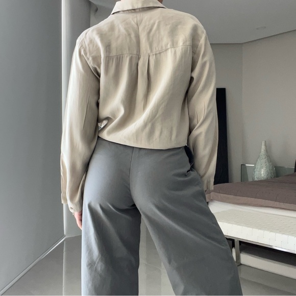 The Frankie Shop
Long Sleeve Button-Up Top
Size: M - Picture 5 of 14